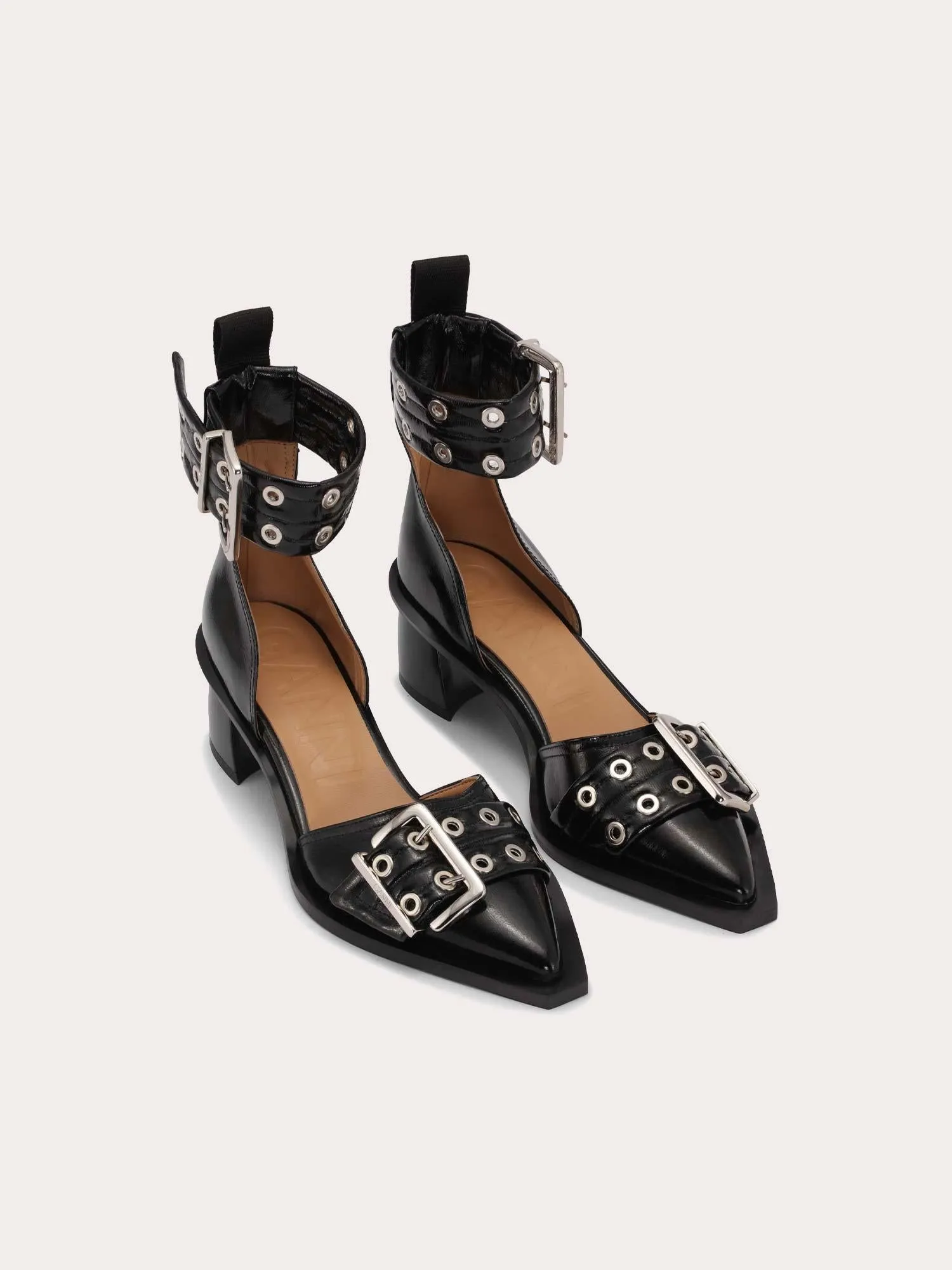 Feminine Buckle Open Cut Pump Naplack - Black